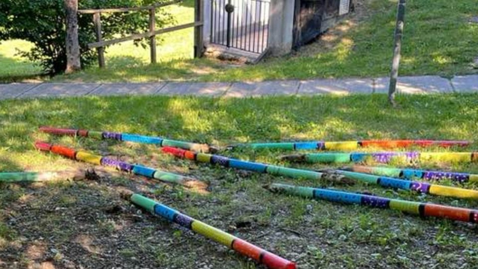 Atto vandalico contro il progetto scolastico “La Via del Dialogo”