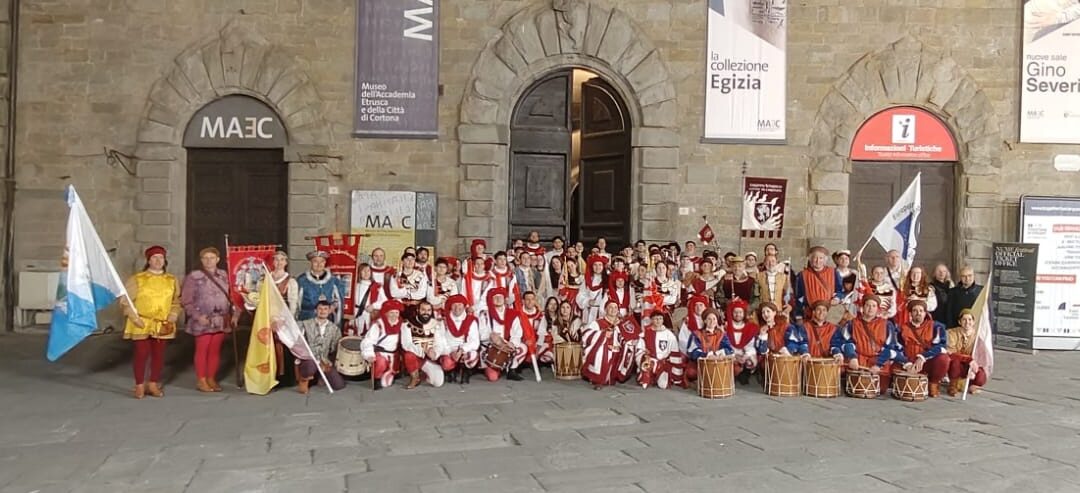 LA FEDERAZIONE BALESTRIERI SAMMARINESI PORTA LA TRADIZIONE DI SAN MARINO AL FESTIVAL INTERNAZIONALE DELLA BANDIERA DI CORTONA