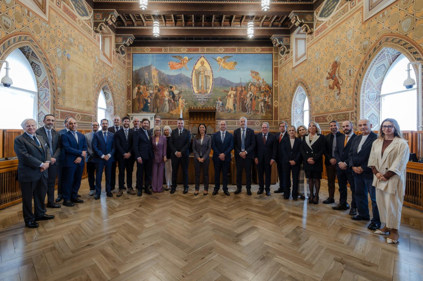 La Consulta per l’Informazione compie 10 anni: ricevuta in Udienza dai Capitani Reggenti Denise Bronzetti ed Italo Righi