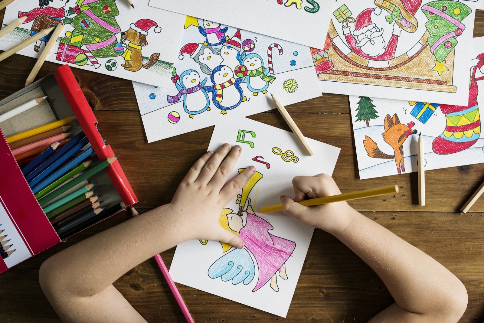 Dalla Giunta di Castello di Faetano materiale scolastico ai bambini di prima elementare, il ringraziamento dei genitori