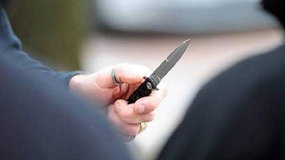 Rapina sul lungomare: giovani turisti minacciati con un coltello, processo a dicembre