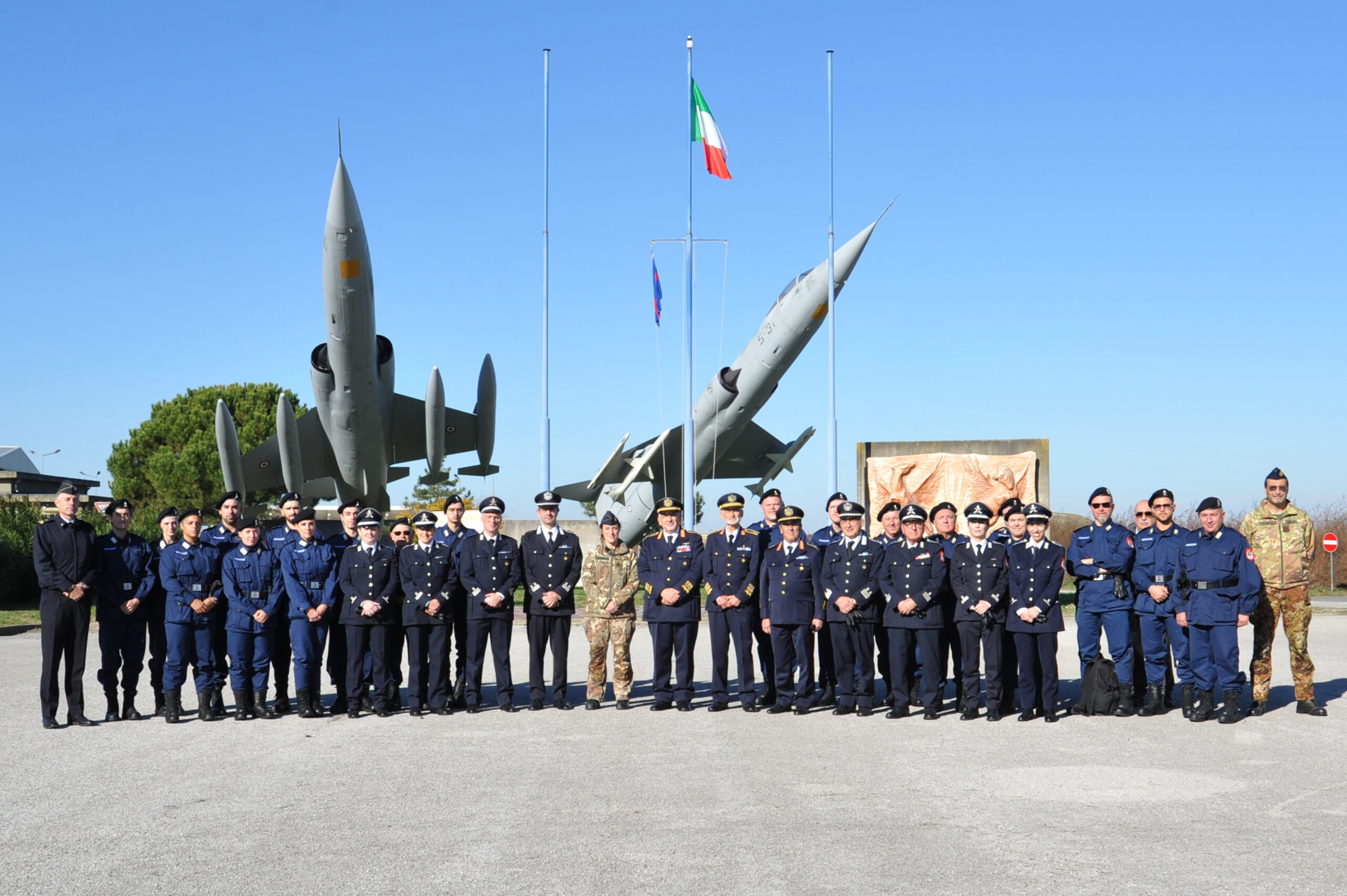 Visita ufficiale della Compagnia Uniformata delle Milizie sammarinesi al 15° Stormo dell’Aeronautica Militare