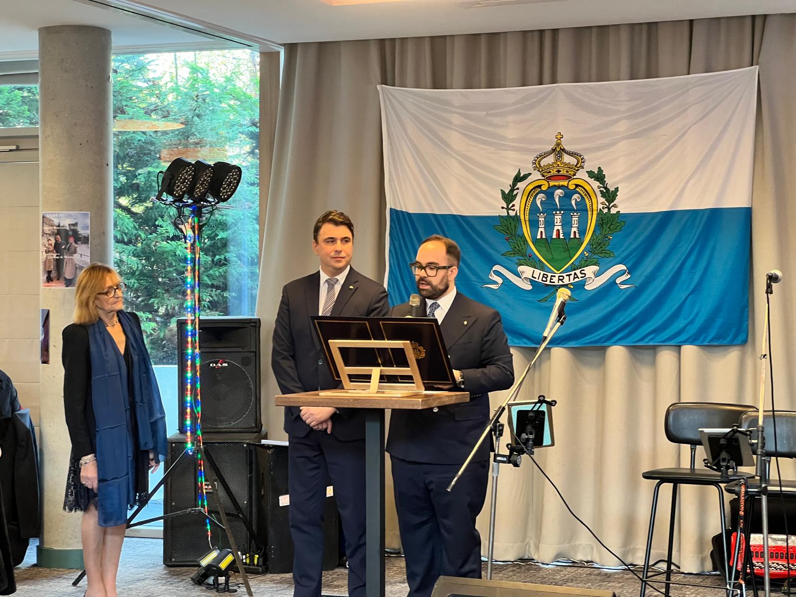 Gli Eccellentissimi Capitani Reggenti Matteo Rossi e Lorenzo Bugli in visita ai concittadini della C.O.S.M.A. di Parigi