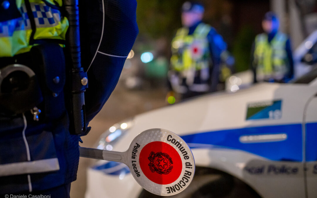 Rissa tra giovanissimi a Riccione nella notte di Halloween: un 14enne estrae un coltello e ferisce un coetaneo