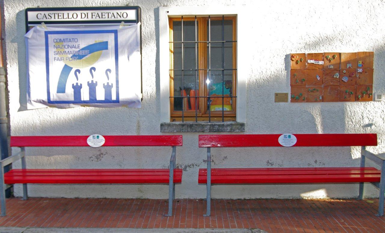 A Faetano due nuove Panchine Rosse: un dialogo tra generazioni contro la violenza