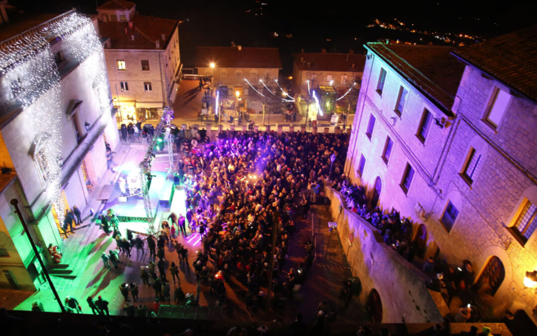 San Marino saluta il 2026 con “2000 che stories!”, la festa di Capodanno in piazza Sant’Agata