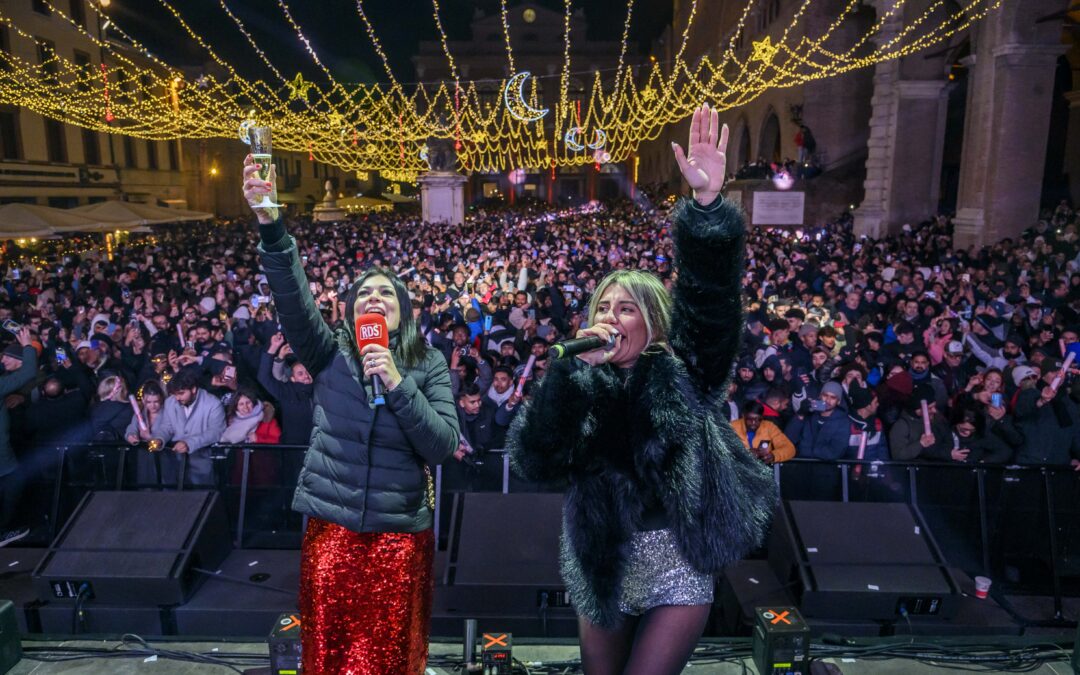 Rimini verso il Capodanno più lungo: piazza Malatesta da tutto esaurito per Bennato, stasera Francesca Michielin
