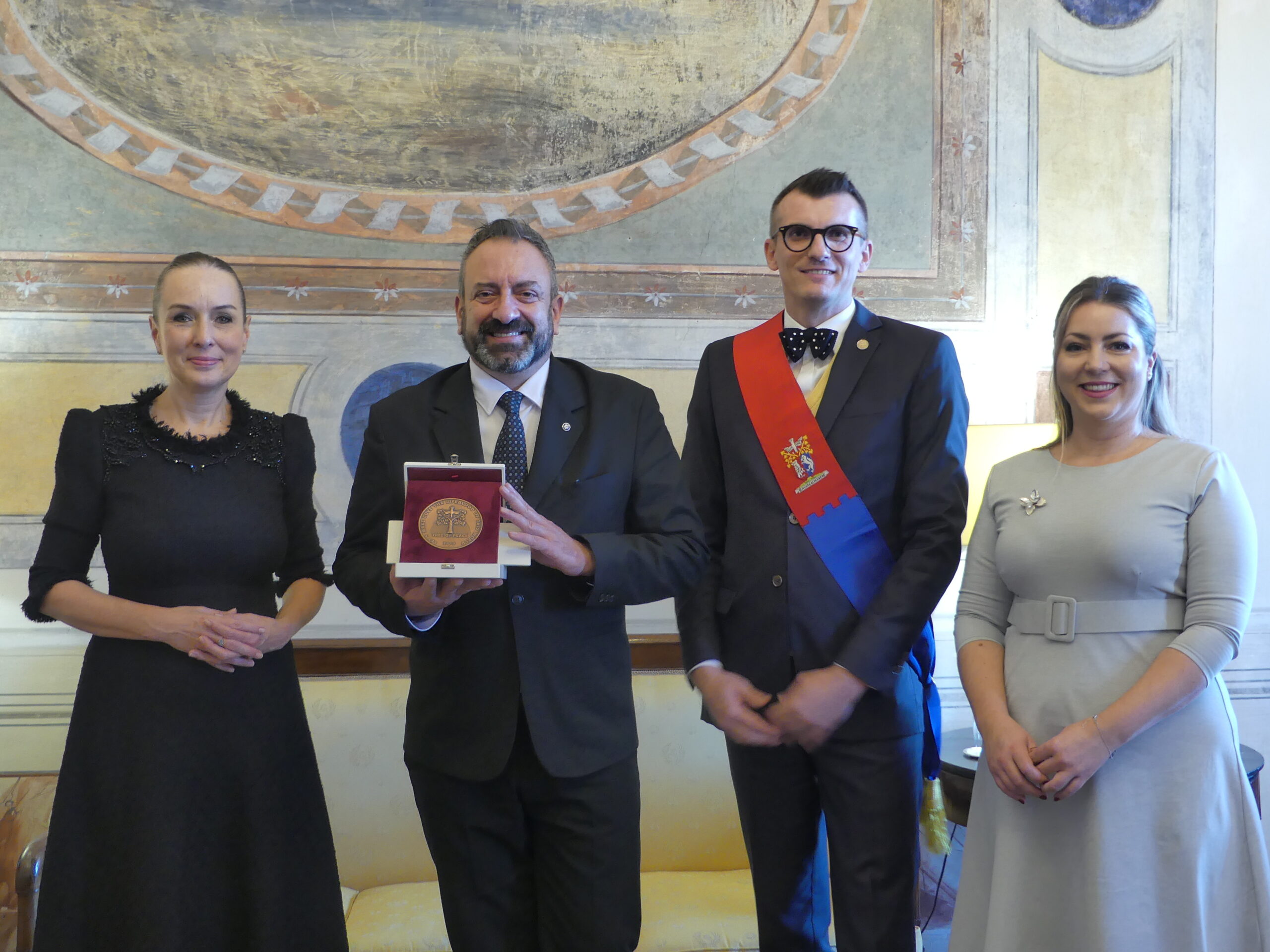 All’Ambasciata slovacca la consegna del premio “Albero della Pace” al Segretario di Stato Beccari
