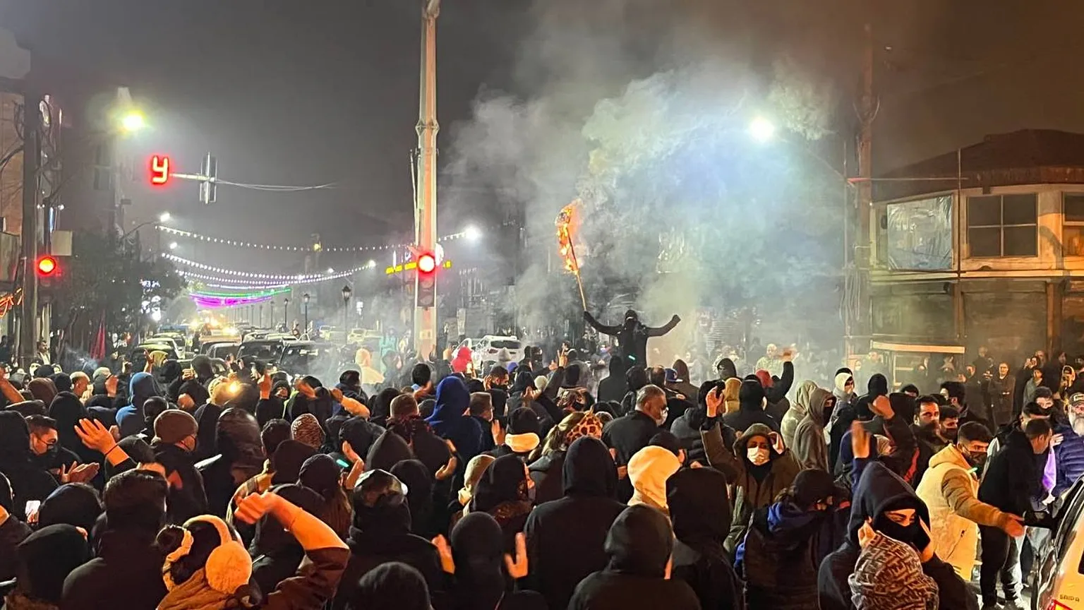 Iran, repressione inasprita mentre le proteste entrano nel quattordicesimo giorno