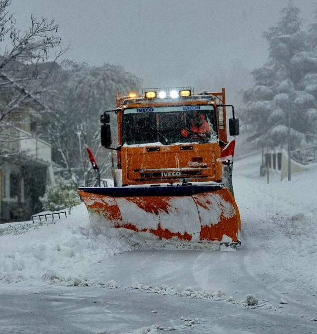 Maltempo, mezzi in azione sulla rete stradale: l’invito alla prudenza