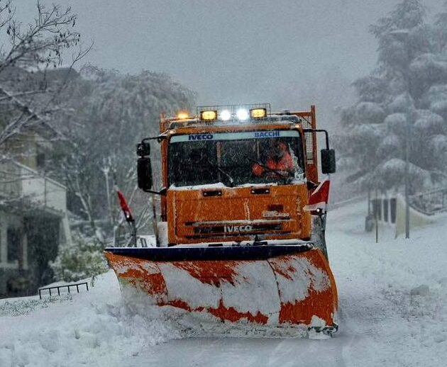Maltempo, mezzi in azione sulla rete stradale: l’invito alla prudenza