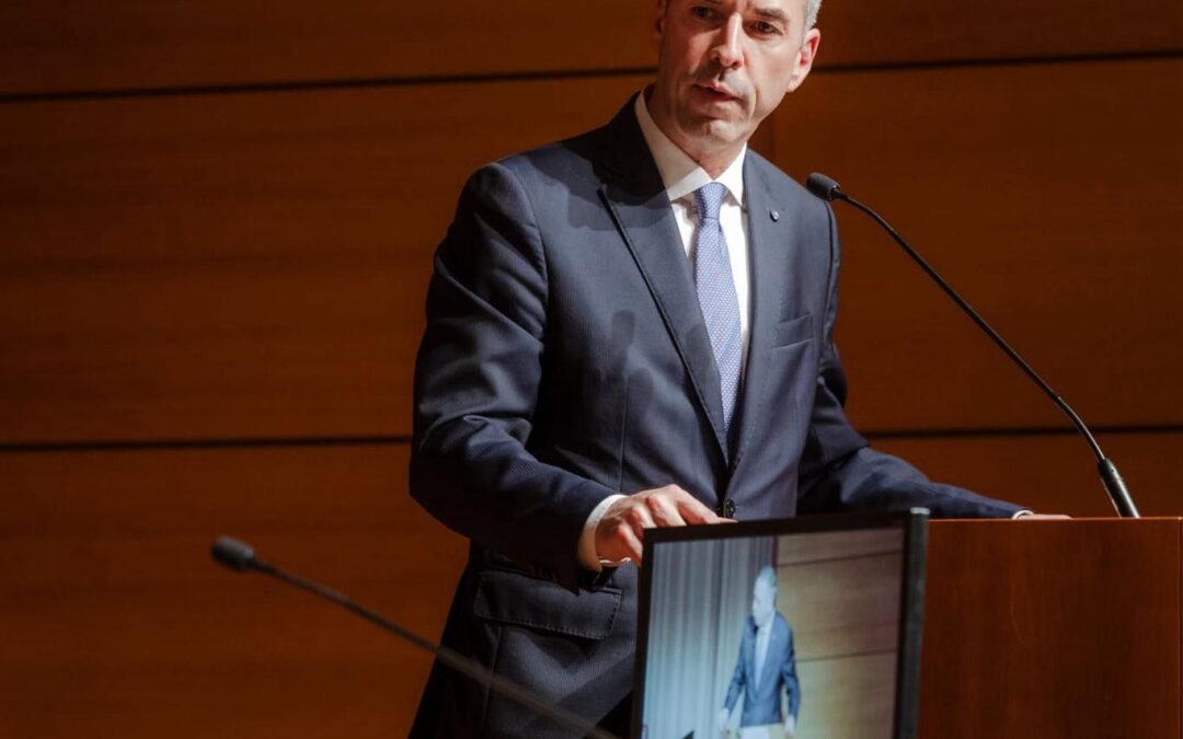 “Pace in vetrina: il monito di Lonfernini sui social ai commercianti e il confine tra souvenir e violenza”