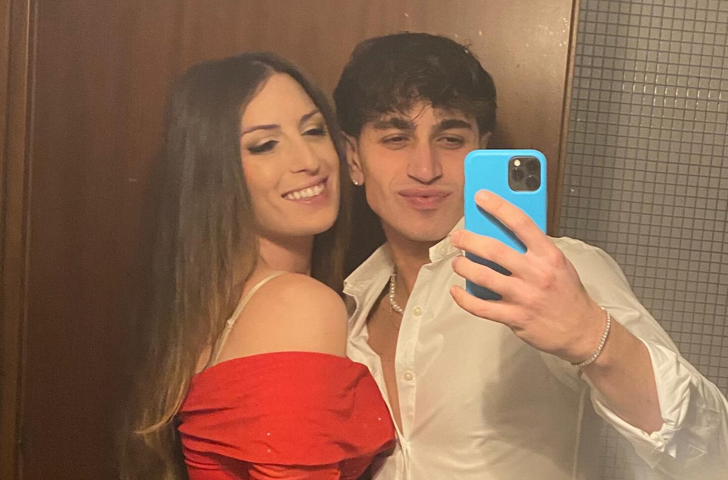 Incendio a Crans-Montana, salvi per quindici minuti: il ritardo della festa evita la strage a una coppia italiana