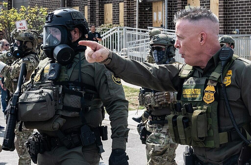 Greg Bovino rimosso dalla guida della Border Patrol in Minnesota dopo l’uccisione di un civile