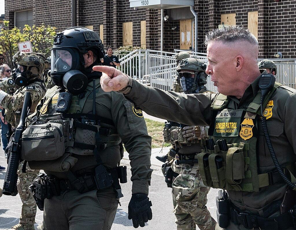 Greg Bovino rimosso dalla guida della Border Patrol in Minnesota dopo l’uccisione di un civile