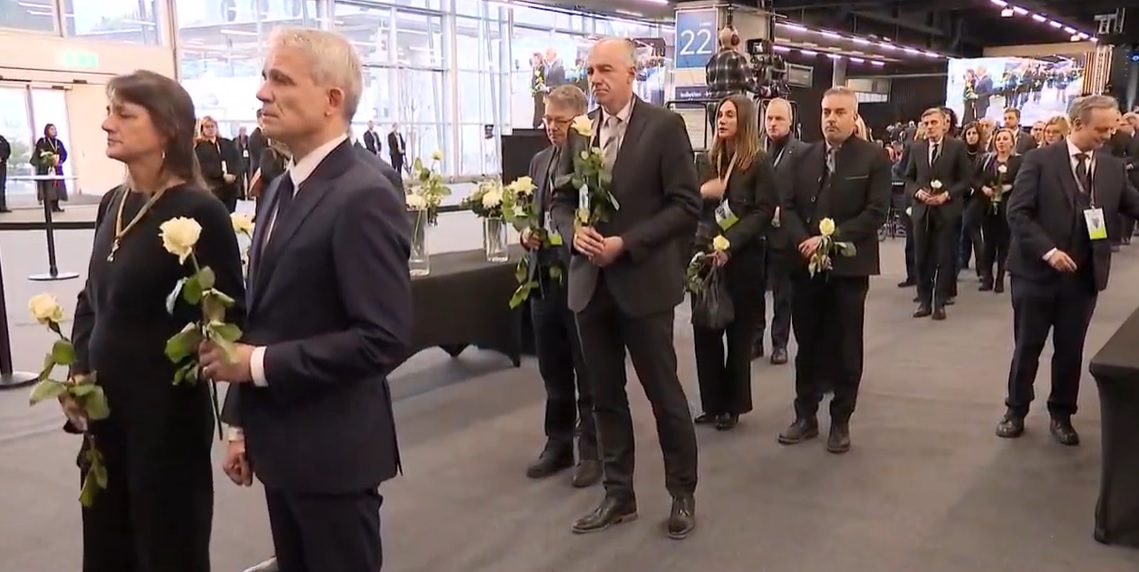 Cerimonia di commemorazione per le vittime dell’incendio di Crans-Montana, evento a Martigny