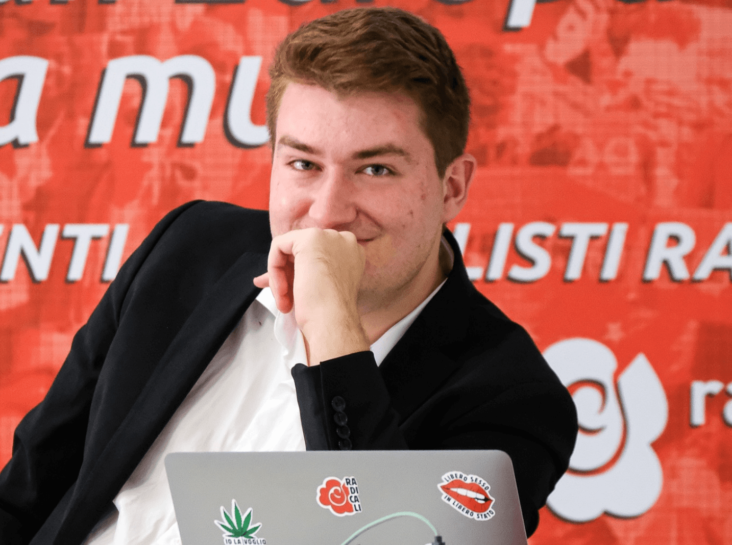 Matteo Hallisey (+Europa) aggredito dai tassisti in sciopero a Roma