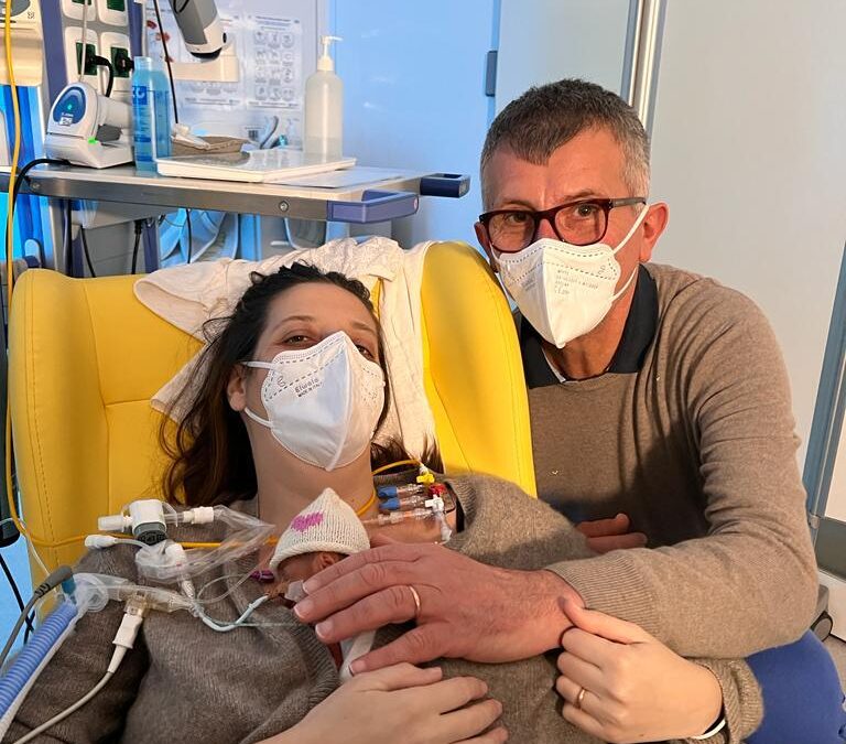 Neonata prematura dimessa dalla TIN di Rimini: pesa oltre 2 kg