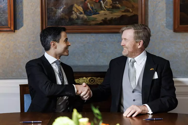 a6c95e9888a00640fc436f7e2cd6ae85