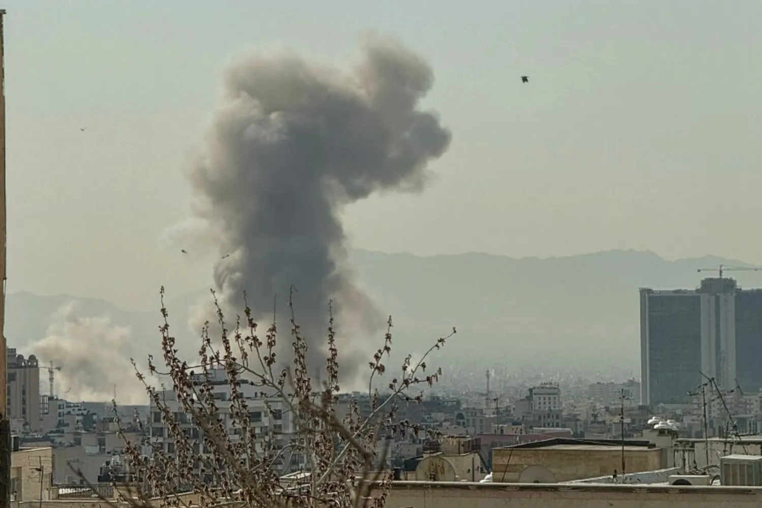 Israele e Usa colpiscono l’Iran: scatta l’operazione congiunta, massima allerta in Medio Oriente