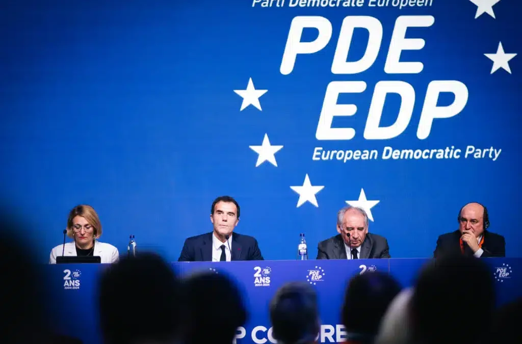 Democrazie sotto pressione: l’EDP propone un’alleanza globale per difendere libertà e stato di diritto