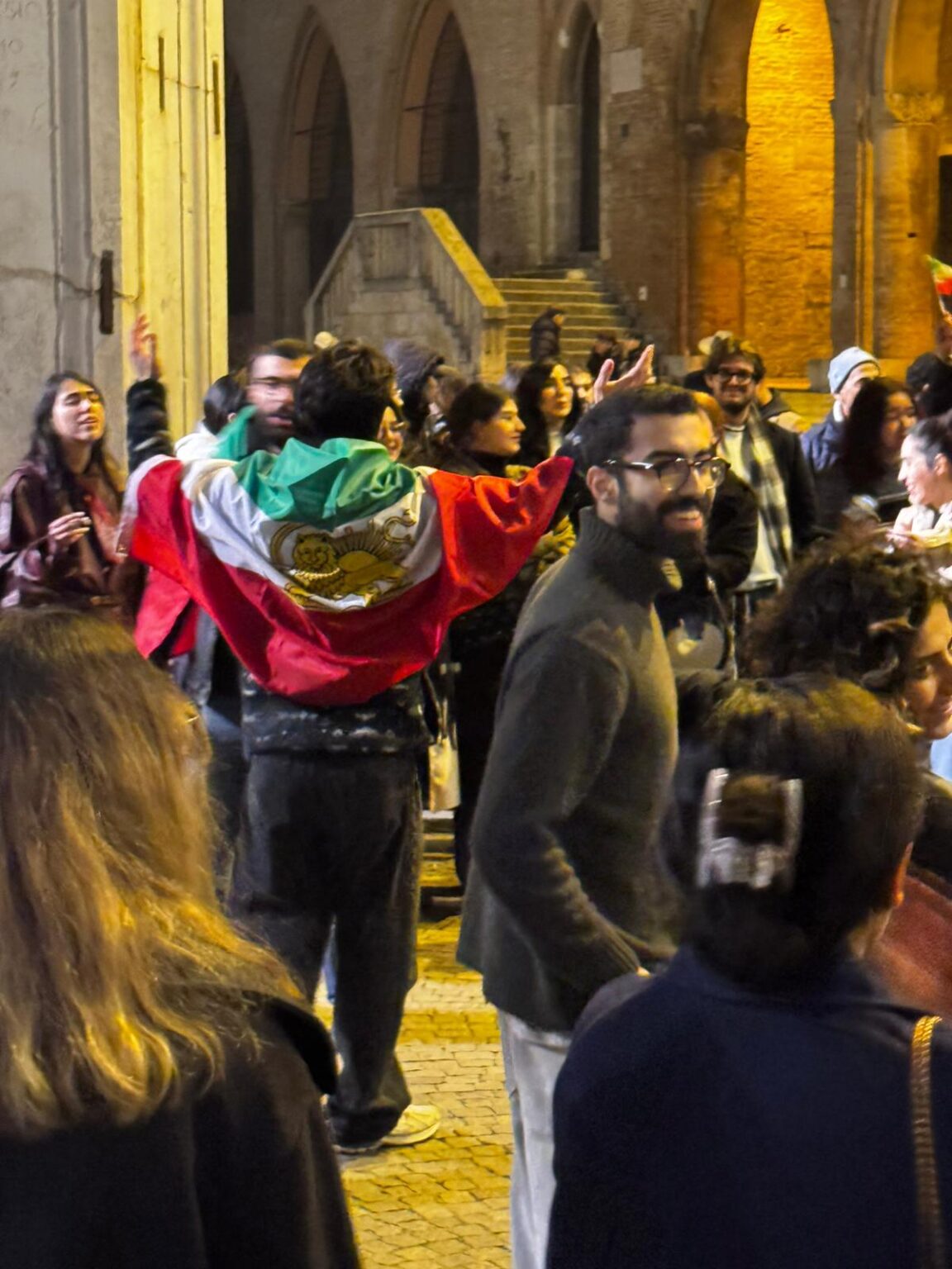 “Khamenei è morto”: festa in centro a Rimini