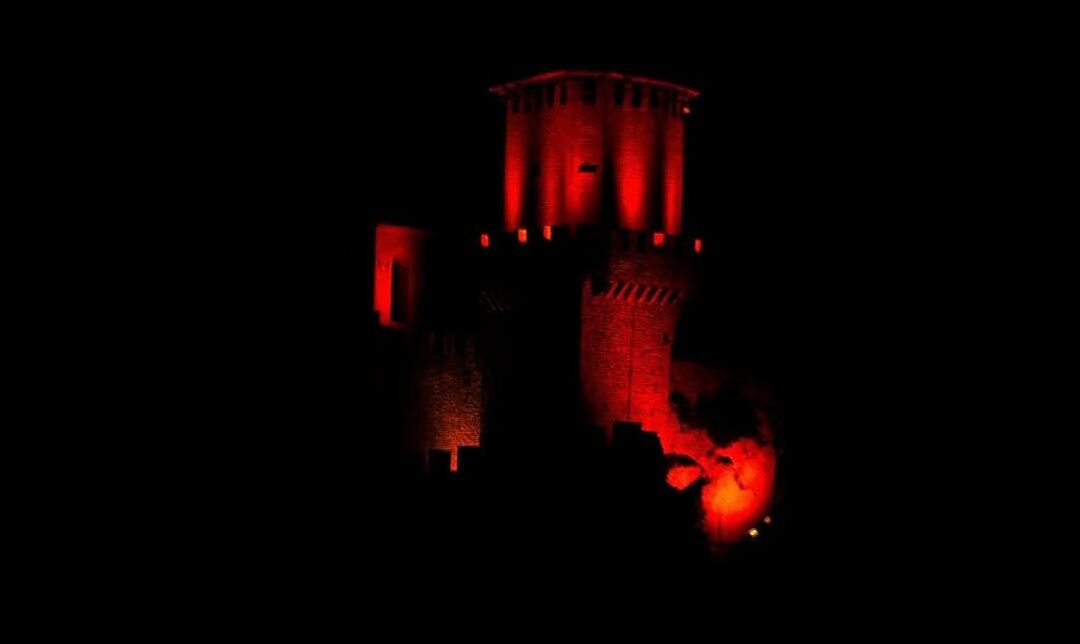 San Marino illumina le Torri di rosso per l’8 marzo contro la violenza di genere