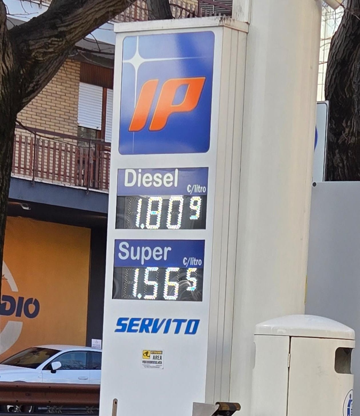 Carburanti, torna a salire il prezzo del gasolio: self sopra i 2,10 euro al litro