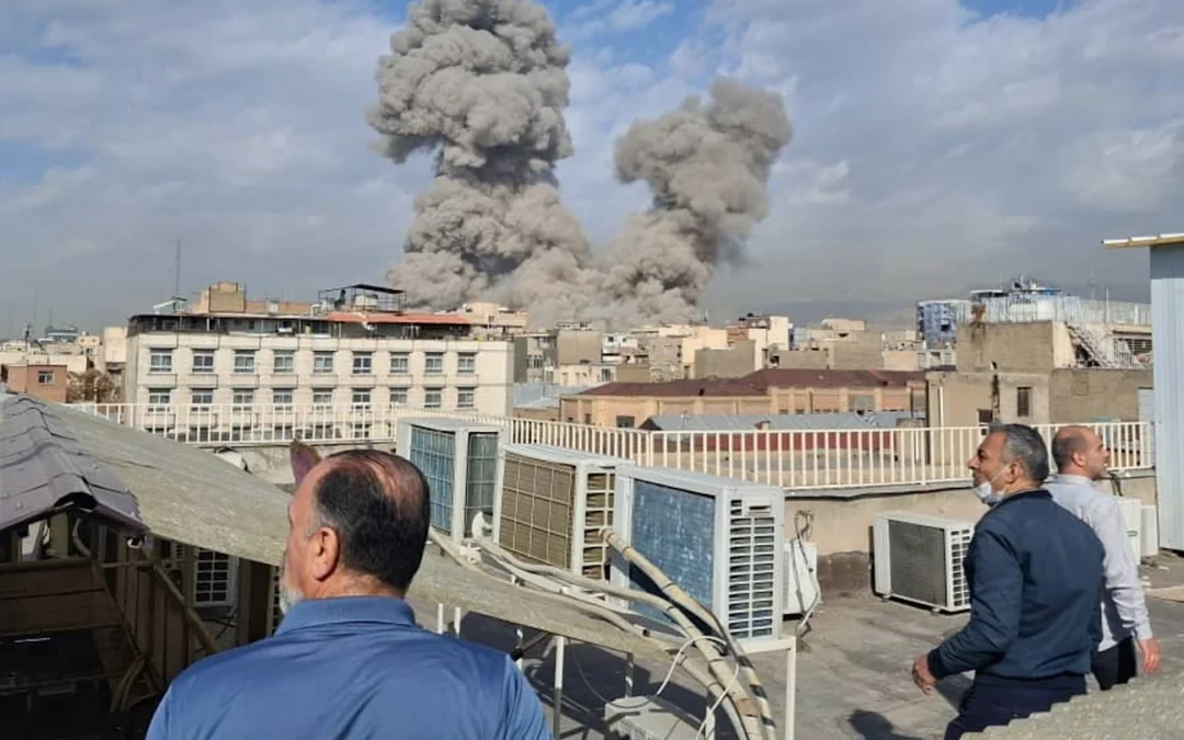 Medio Oriente, guerra al quattordicesimo giorno: raid su Teheran e tensione nel Golfo