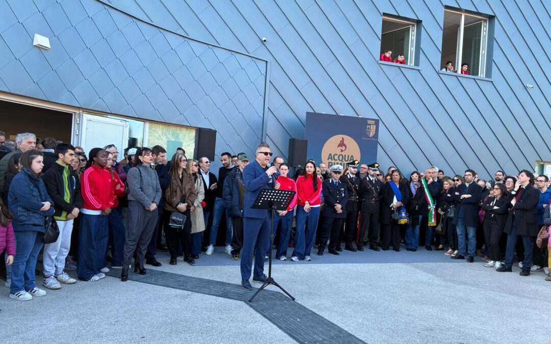 Rimini inaugura la nuova piscina comunale