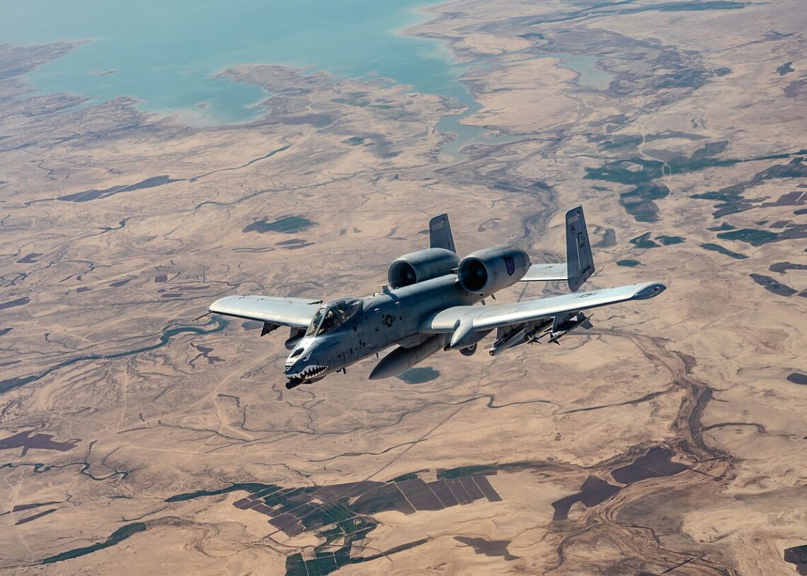 1280px-A-10_Thunderbolt_II_aircraft_patrol_skies_over_USCENTCOM_AOR_8889203-1140×815