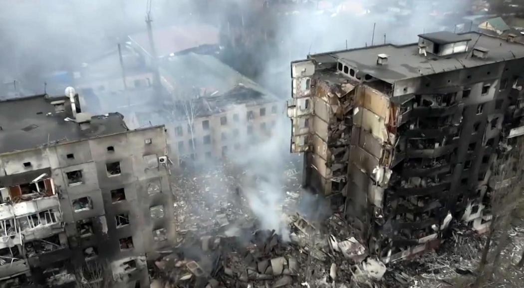 Ucraina, ventisei morti negli attacchi russi del 5 maggio. Mosca chiede l’evacuazione delle ambasciate a Kiev per la parata del 9 maggio
