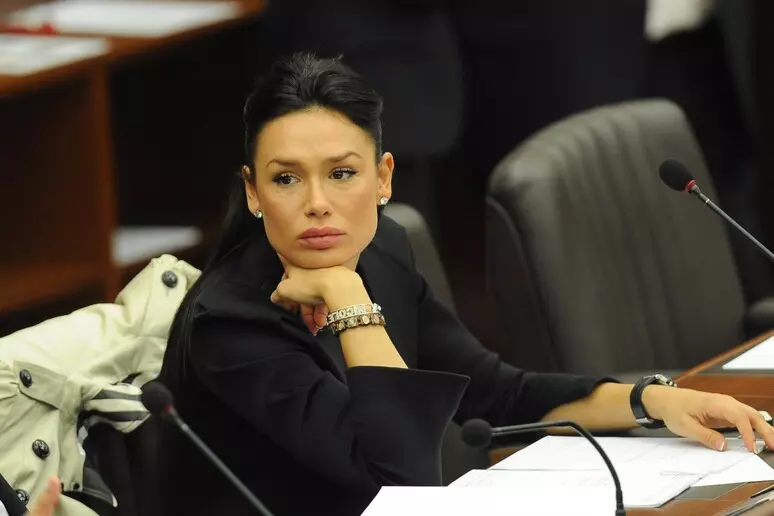 Grazia a Nicole Minetti, la Procura di Milano conferma il parere favorevole