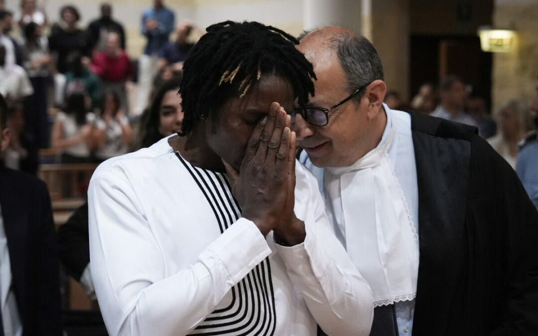 “Ha vinto la giustizia”: Dassilva assolto nella notte, finisce l’incubo dopo quasi due anni di carcere da innocente. E ora il delitto di Pierina non ha più un colpevole