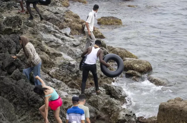 Ceuta, assalto di migranti senza precedenti: oltre 60mila ingressi, almeno 24 morti