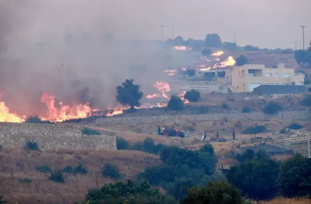 Grecia, vasto incendio a Creta: evacuate 8mila persone nella notte