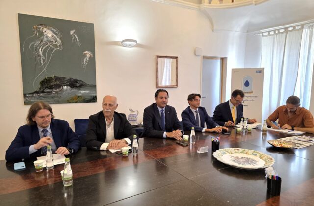 Rifiuti, San Marino cambia tutto: la rivoluzione parte dal centro storico. Nuova isola ecologica per le attività e un mezzo elettrico nelle contrade