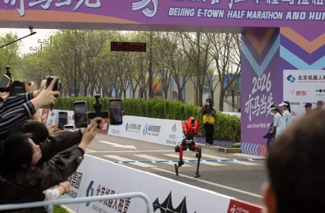 Il robot cinese Lightning vola sui 100 metri: 9,32 secondi, meglio di Bolt