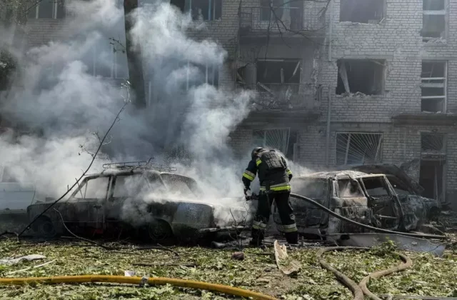 Zaporizhzhia sotto attacco, Zelensky: “Sei morti e 19 feriti”