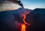 Etna, aeroporto di Catania fermo: voli sospesi fino a domani