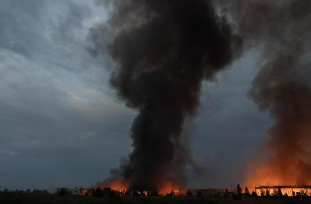 Raid russo su Kiev: almeno 17 morti. Zelensky accusa: “Con più intercettori si sarebbero salvati”