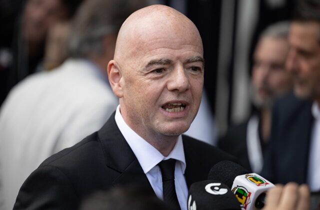 Infantino resta alla guida della FIFA: ammette gli errori ma respinge le richieste di dimissioni