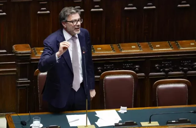 Clausola di salvaguardia Ue, Giorgetti: “Ok atteso a ottobre, poi lo scostamento di bilancio”