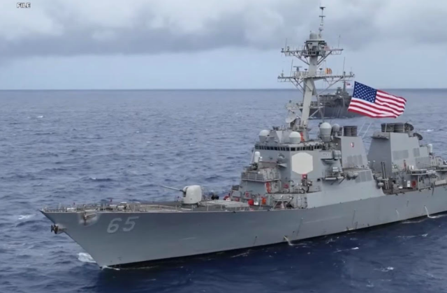 Cacciatorpediniere Usa in avaria per quattro giorni: la USS Benfold rimorchiata nelle Filippine