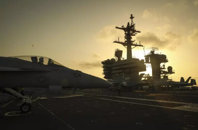 La USS Abraham Lincoln torna a casa dopo 272 giorni in mare