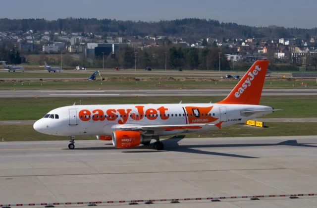 Paura sul volo Rimini-Londra: avaria al motore, l’aereo rientra al Fellini
