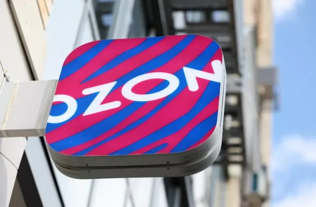 Droni ucraini colpiscono un hub Ozon in Russia: evacuati oltre 500 dipendenti