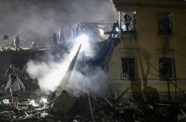 Kiev sotto attacco, morti e decine di feriti nella notte