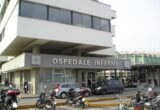 Bimbo rischia di annegare in piscina, notte in terapia intensiva: condizioni stabili