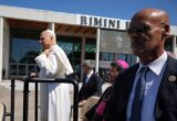 Papa Leone XIV al Meeting: «La pace è custodita da chi non teme di confrontarsi»